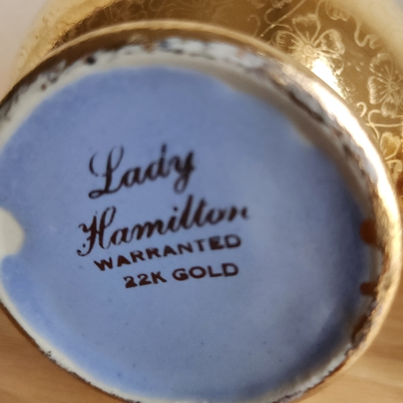 2 Vintage Vases Pair 22K Gold Flower Decor Metallic Lady Hamilton - Picture 4 of 8